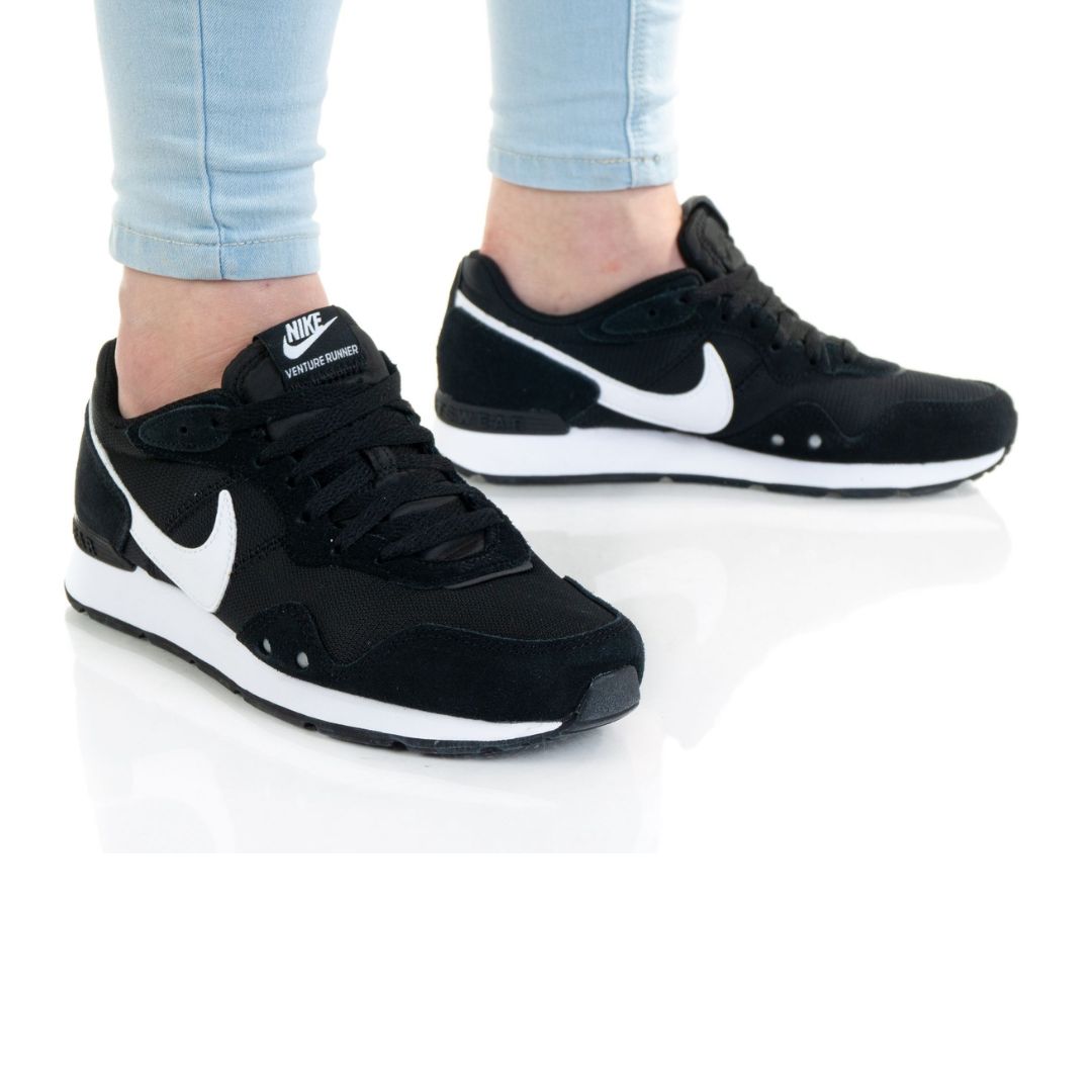 Venture Runner Lifestyle Shoes